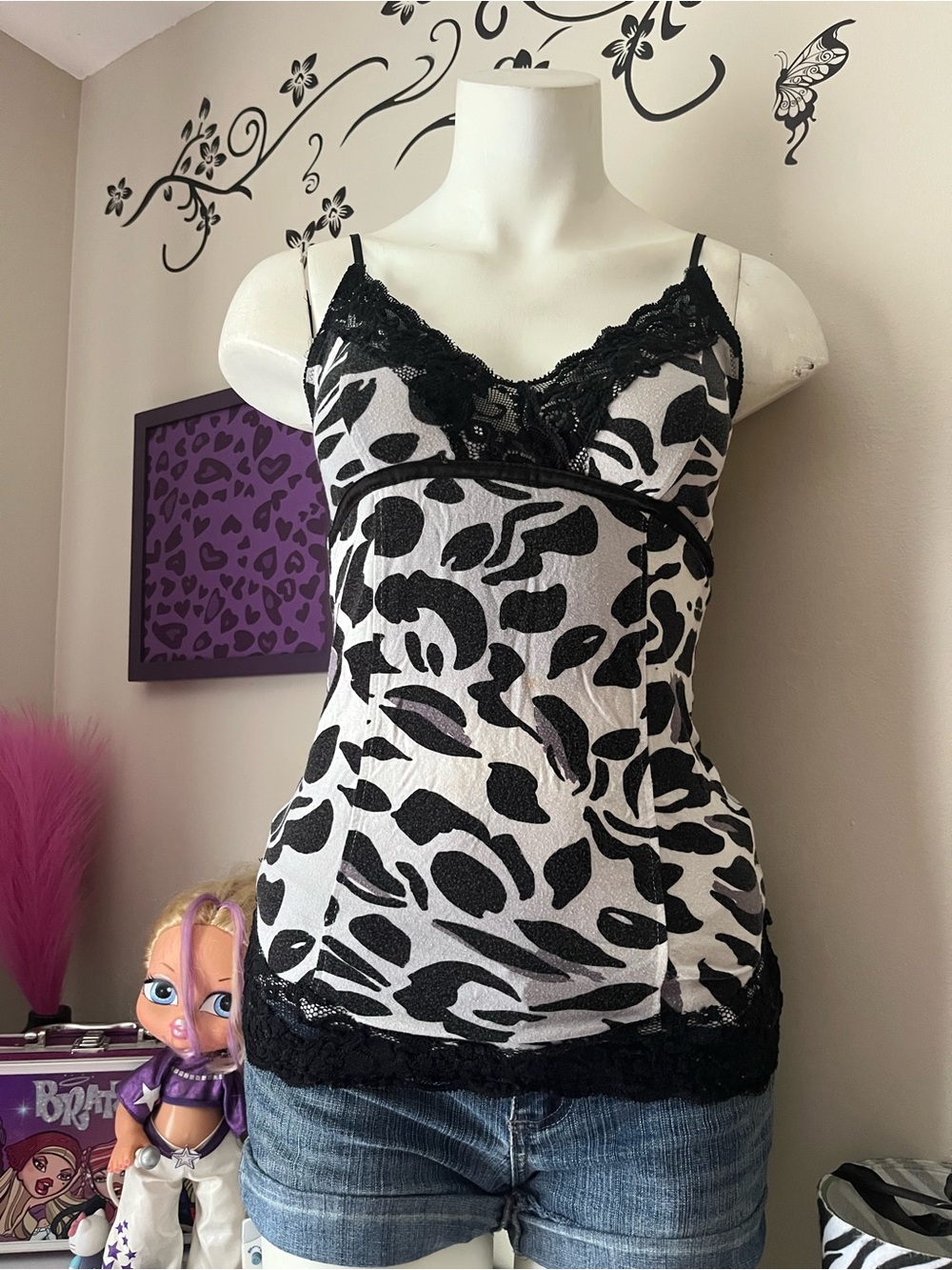 le chateau Black and White Lace-Trim Cami